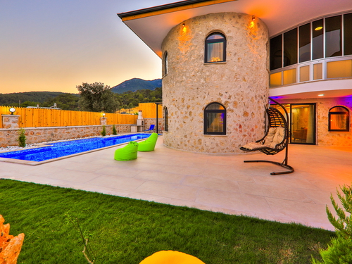  gece  -  Kasım
  | Seydikemer Karadere’de Hamamlı, Saunalı Lüks Villa